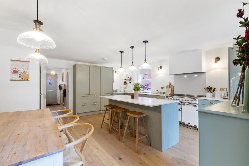 Kitchen / Dining