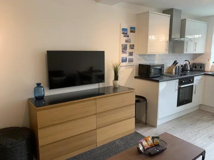 Flat C Kitchen &amp; Lounge 2021