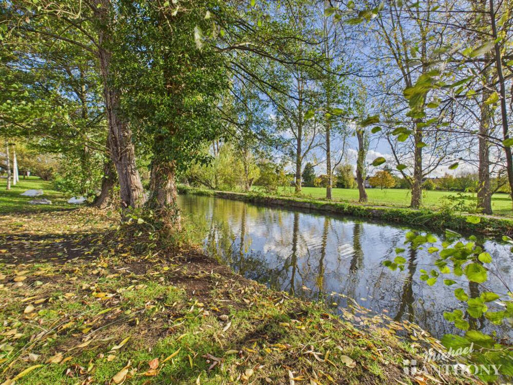 CAM03852G0-PR0465-STILL006-thumbnail-h750-70