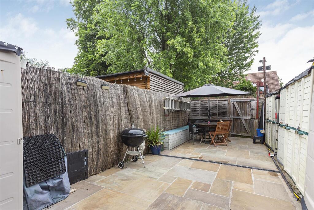 Bedfont Garden Green Close.jpg