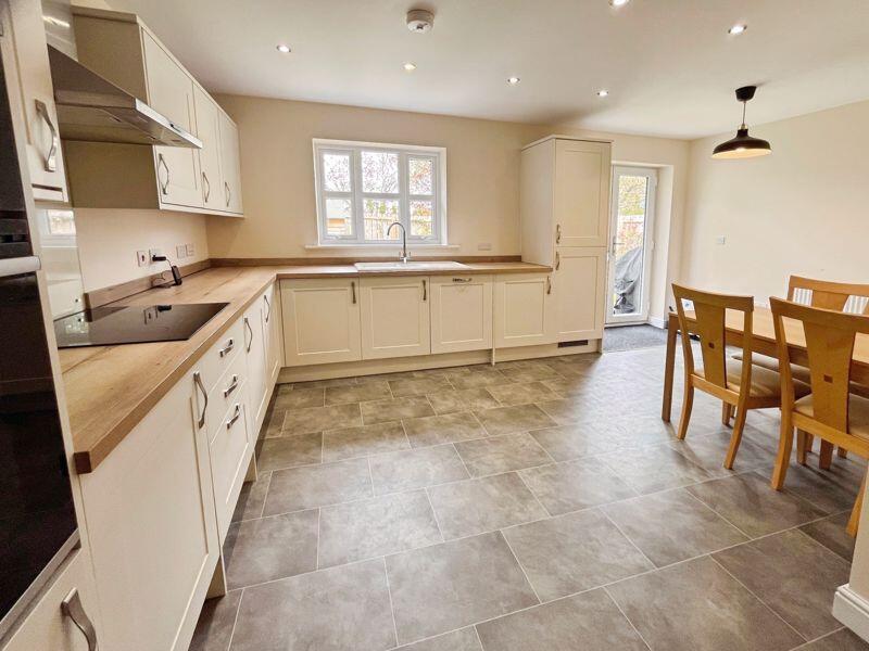 Dining kitchen