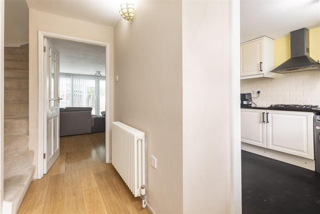 6 Highfield Green   (1).jpg