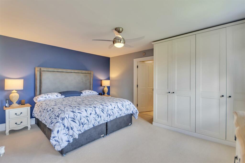 bed1.jpg