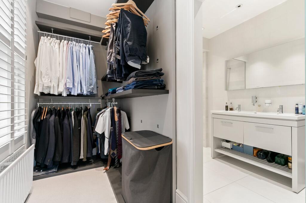 Walk-In Wardrobe