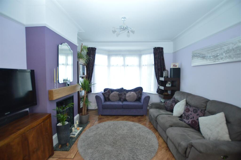 43 Station Road living room.JPG
