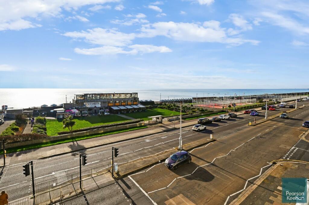 Girton House, Kingsway, Bn3 (15).jpg