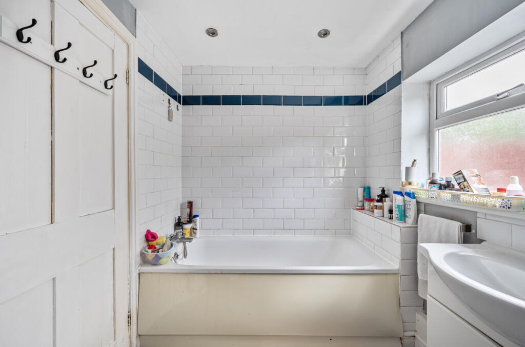 1363060-6-68e5976...