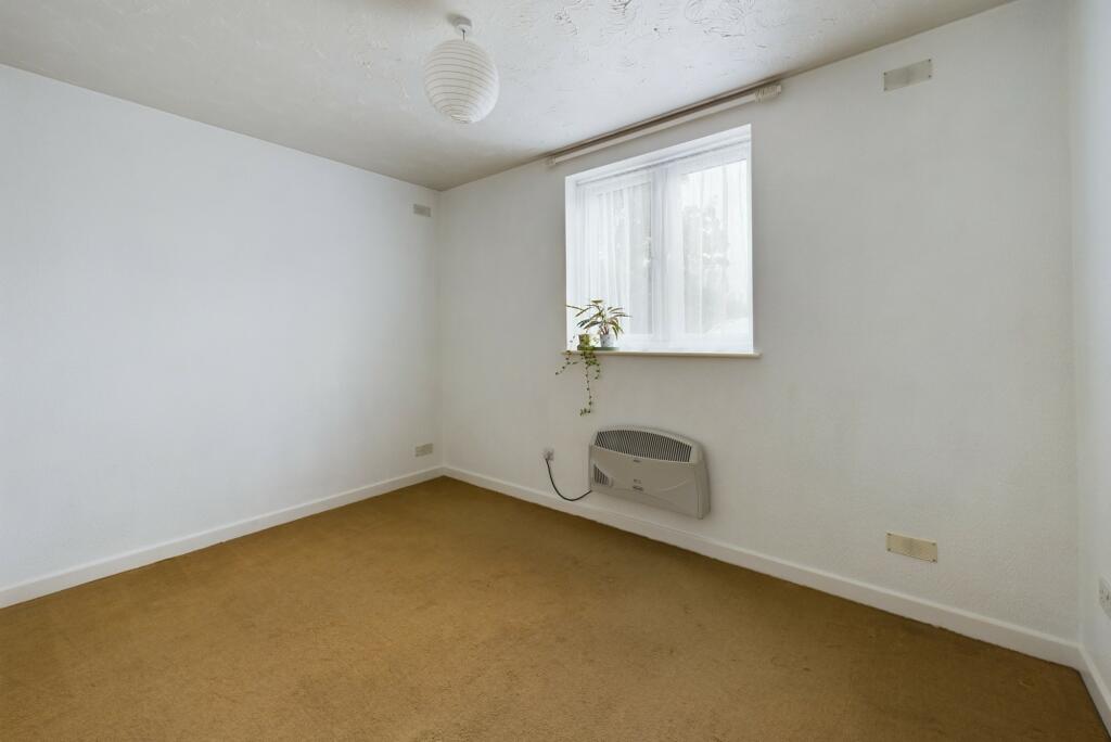 CAM02545G0-PR0256-STILL003