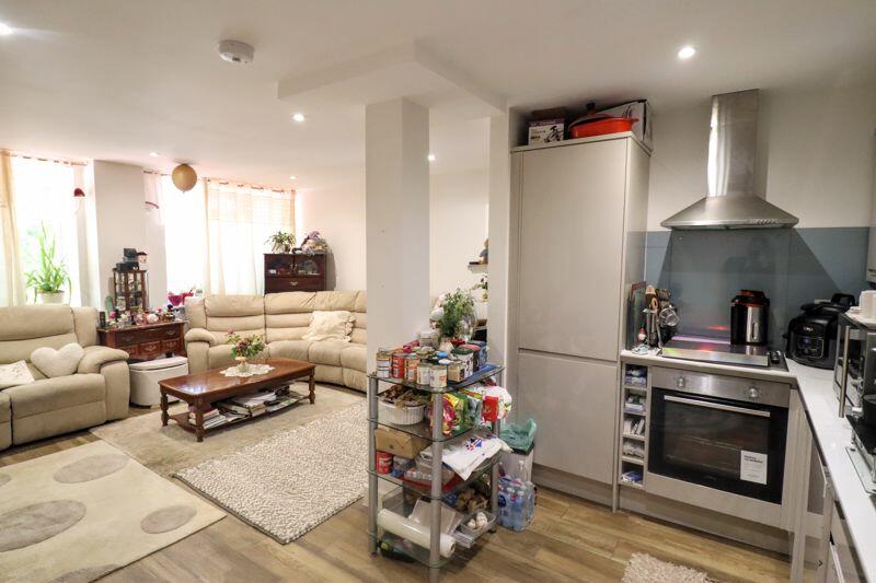 Open plan Kitchen/lounge