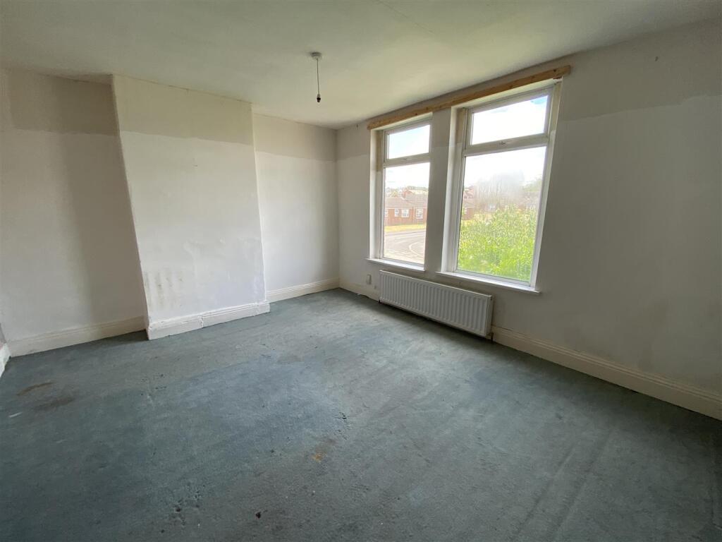 Bedroom no.1 front double: