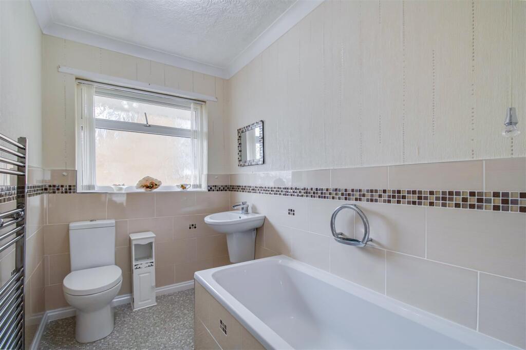BATHROOM/W.C.
