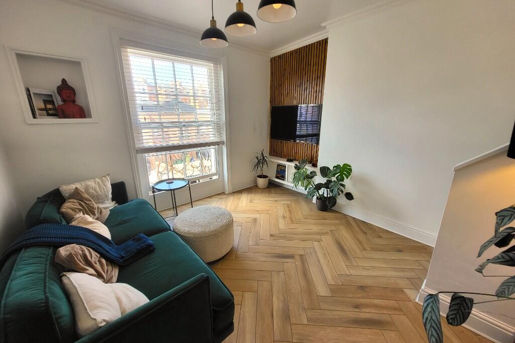 11' Living Room...