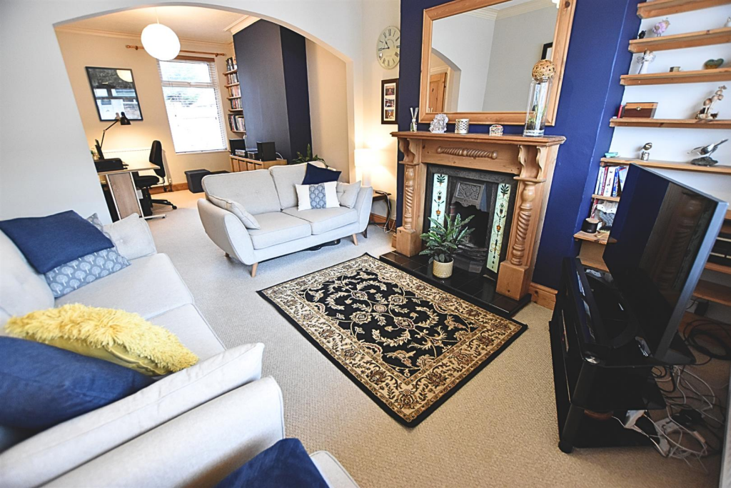 LOUNE DINING ROOM