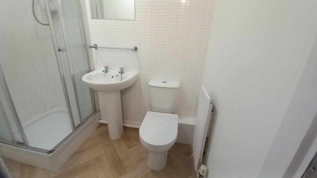 ensuite bathroom 