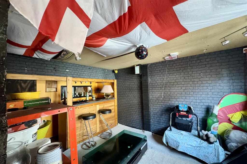 Garage/Games Room