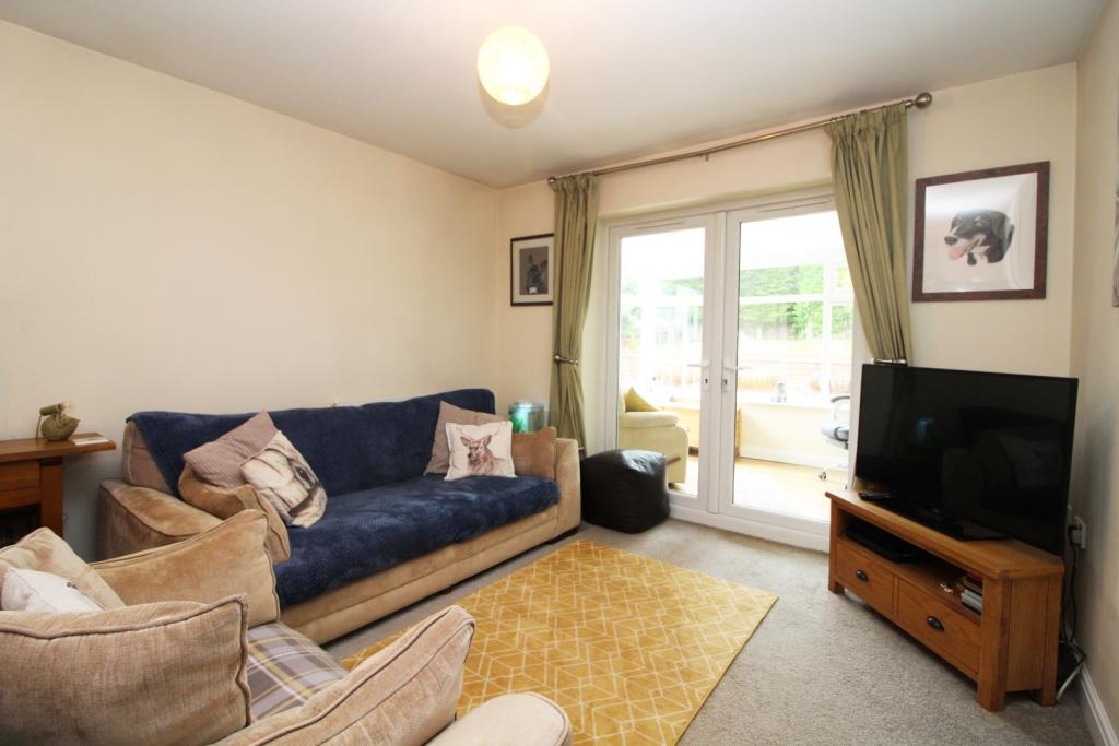 Lounge/Dining Area