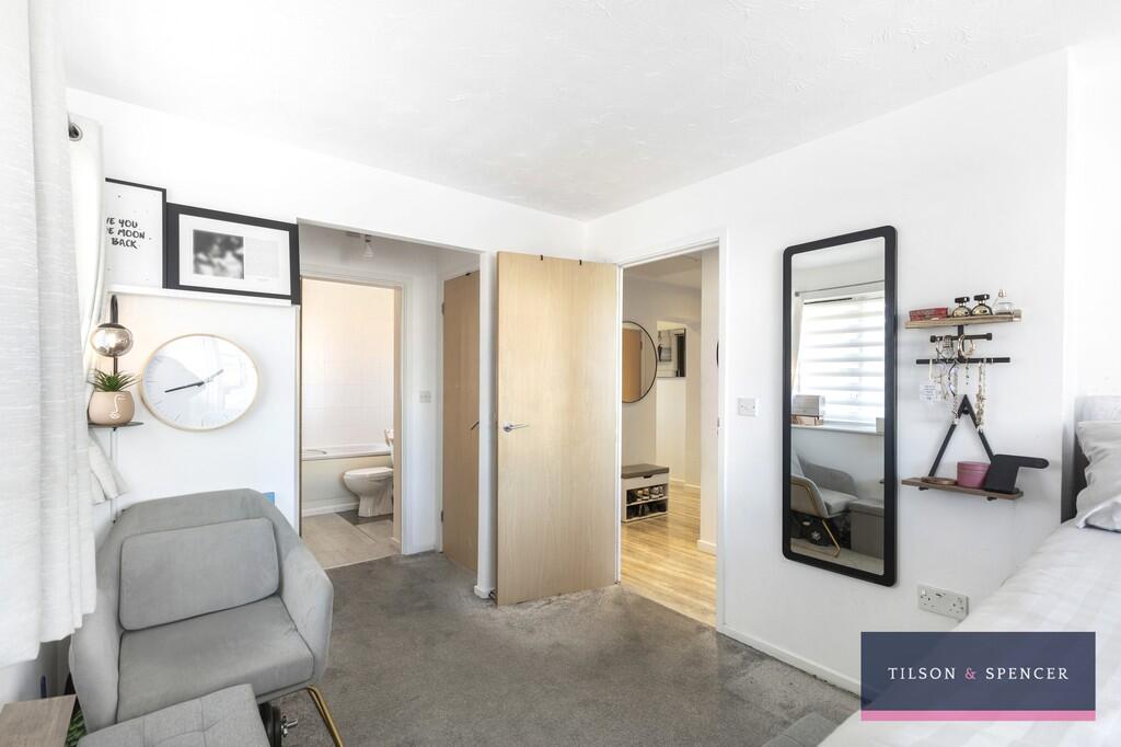 En-suite bathroom