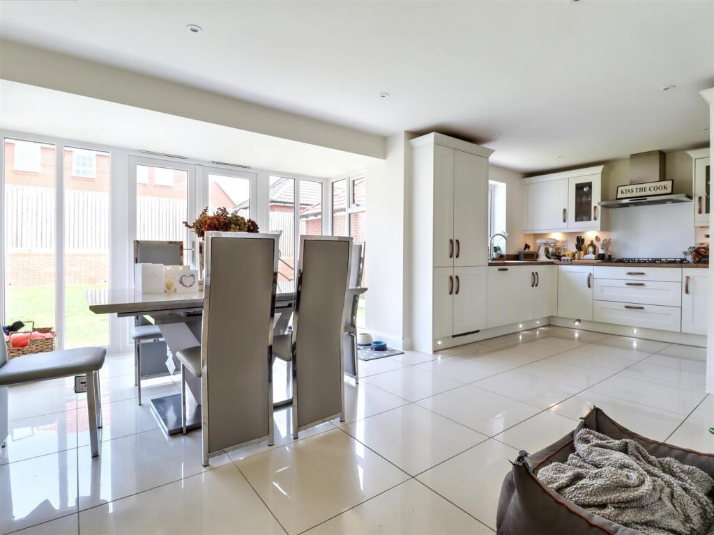 kitchen/breakfast room