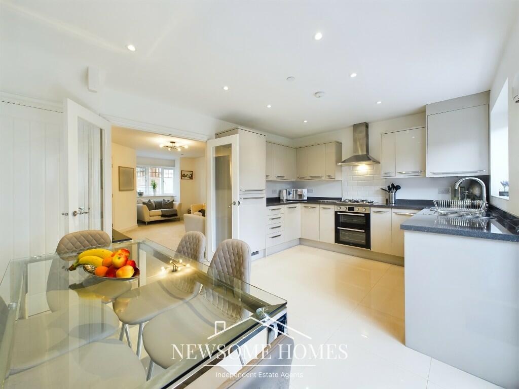 Kitchen &amp; Dining Rm