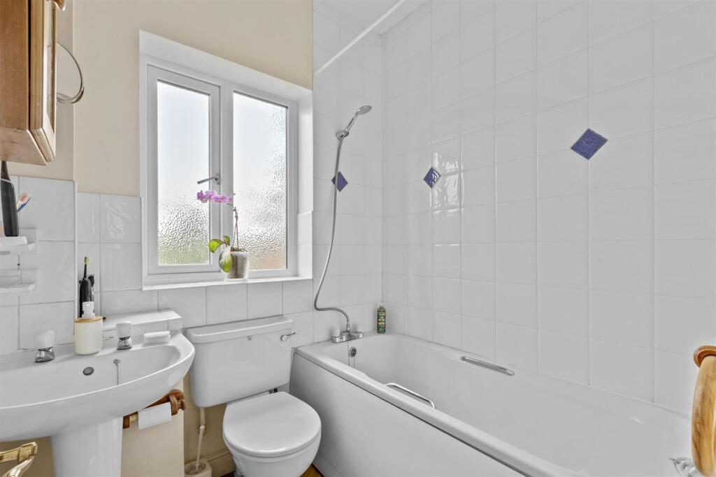 142b Totteridge Road, HP13 6HZ-4.jpg