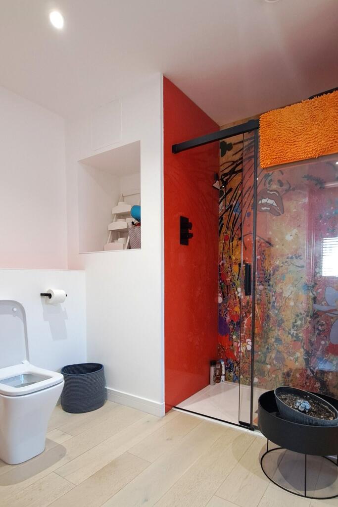 Ensuite Bath/Shower Room