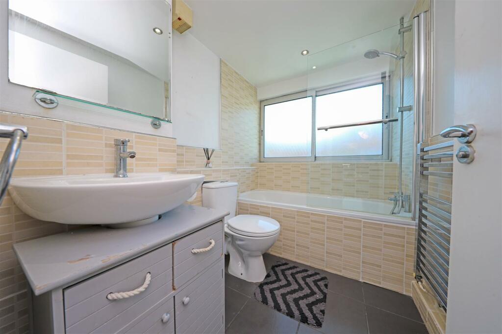 nicholas james park apartments bathroom_.jpg
