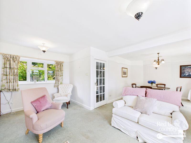 Sitting/Dining Room