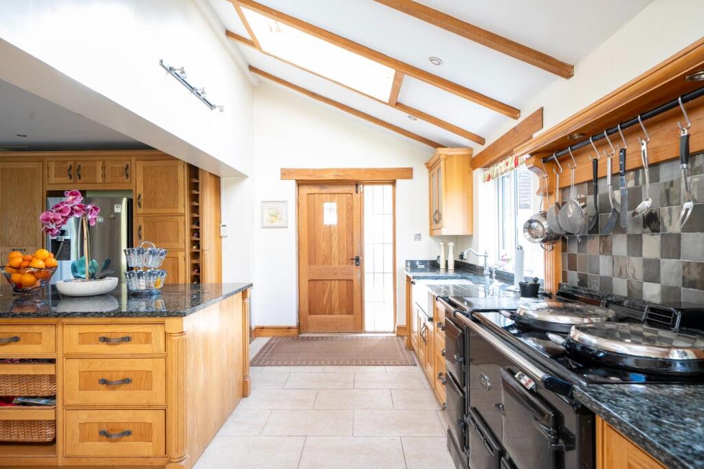 11 KITCHEN APPLIANCES.jpg