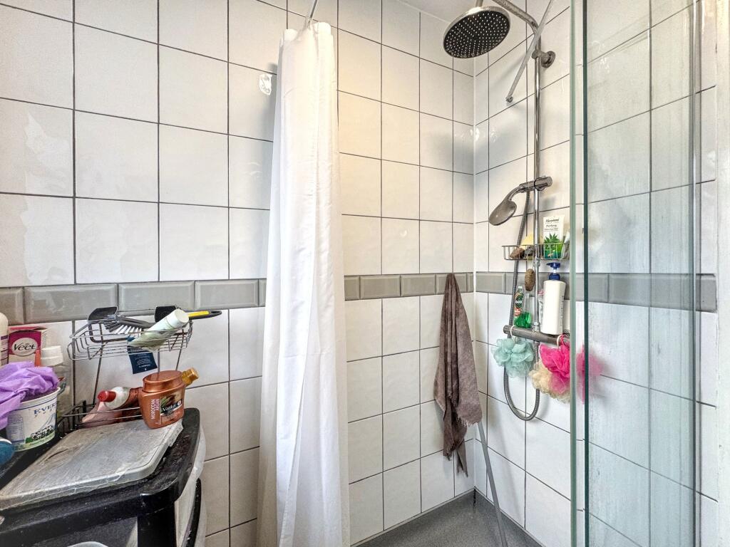 Family shower-room