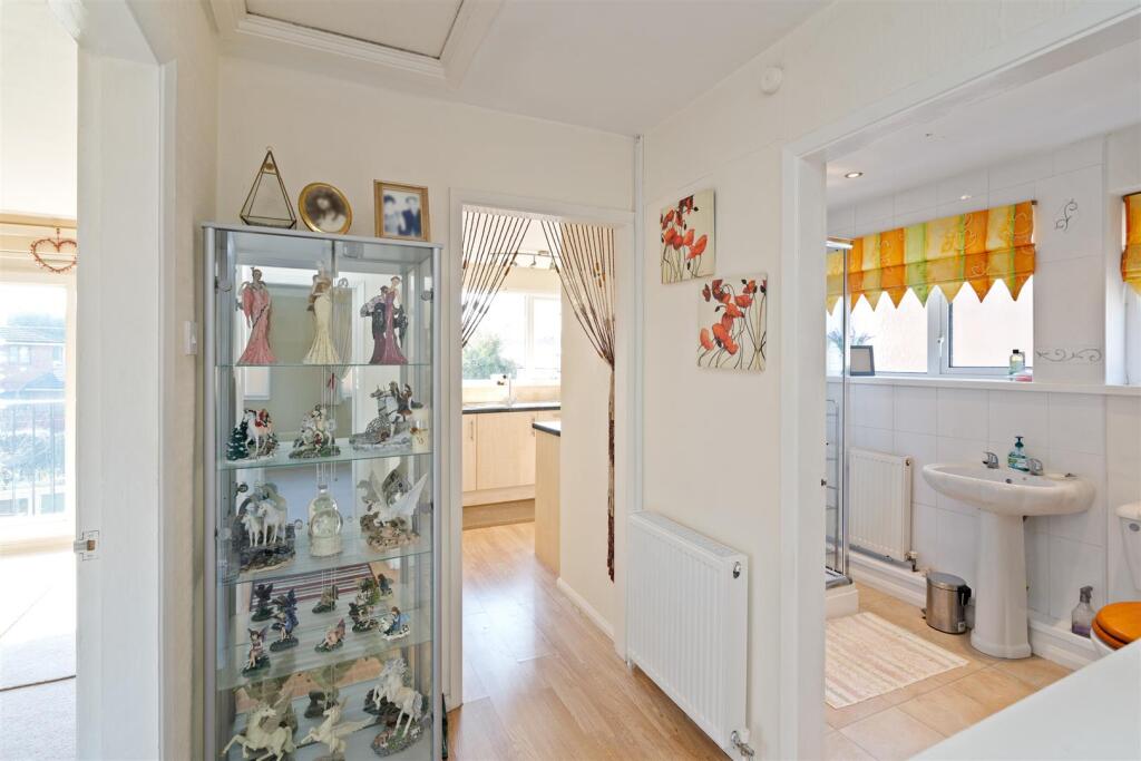 8 Romford Close_21.jpg