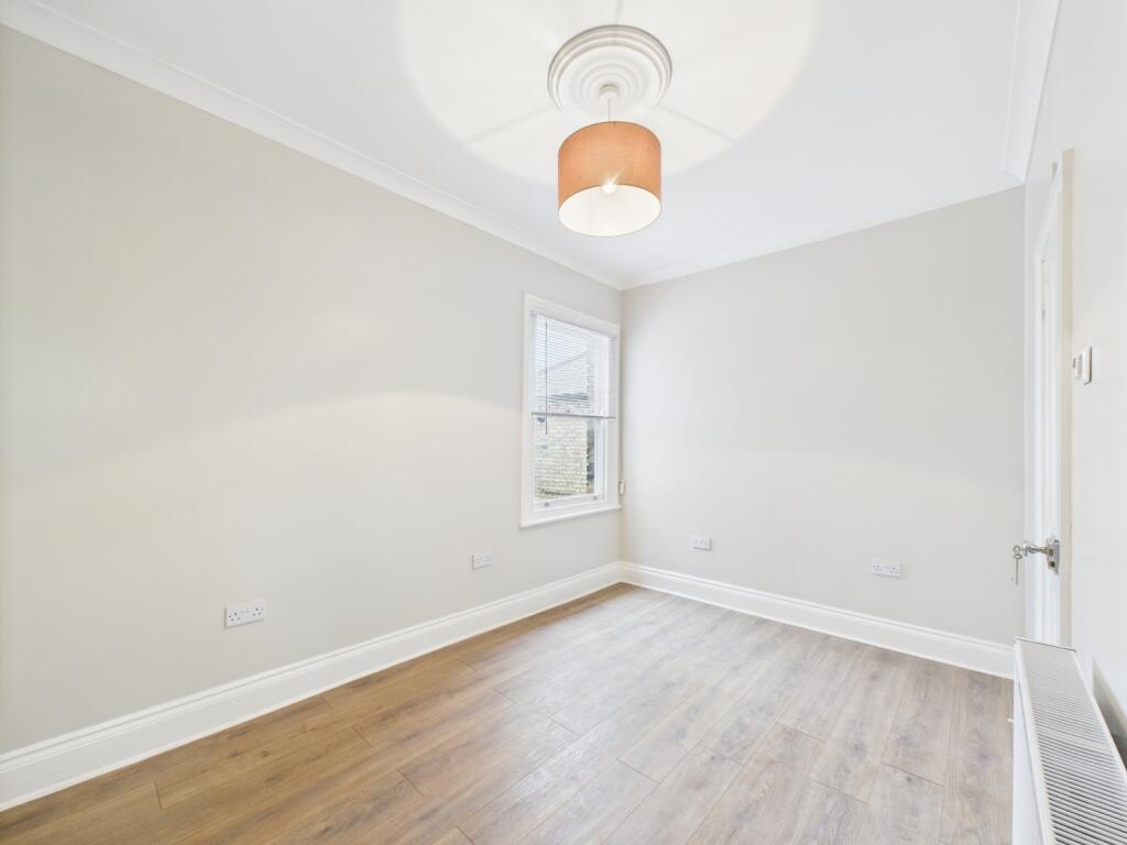 CAM03750G0-PR0062-STILL011