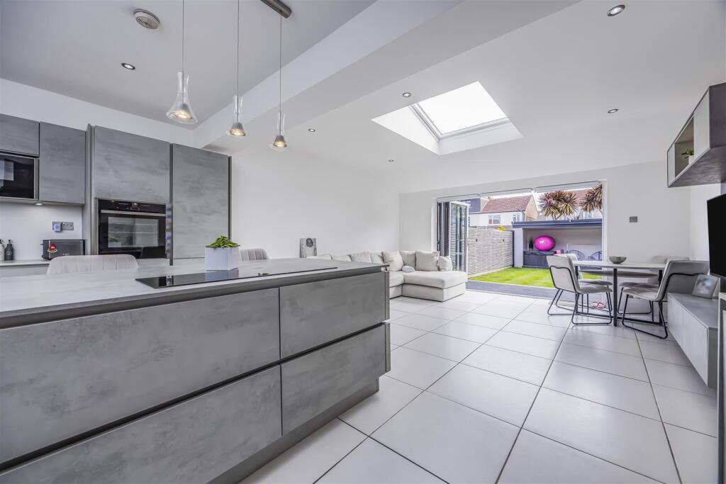 32 Kenyon Road, Copnor-PorticoMarketing-SoldBy-22.