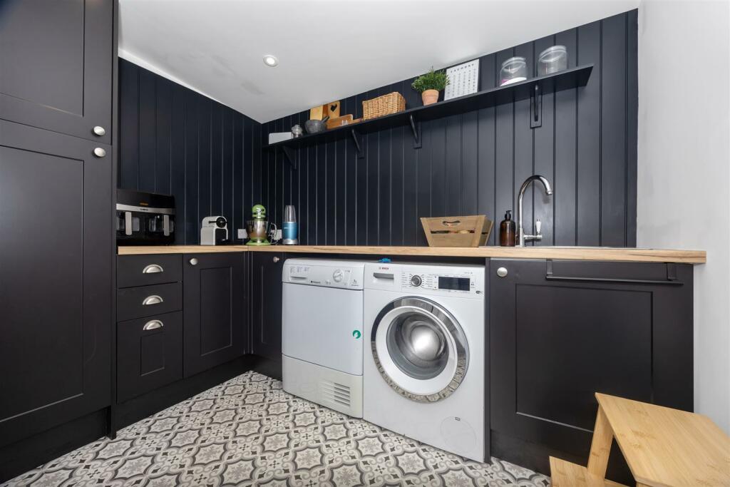 Pavillion Road, 77-011.jpg