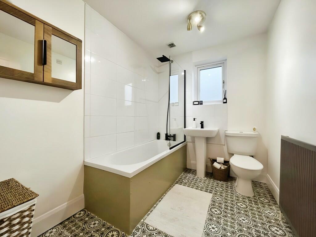 b3de9a15-WhatsApp...