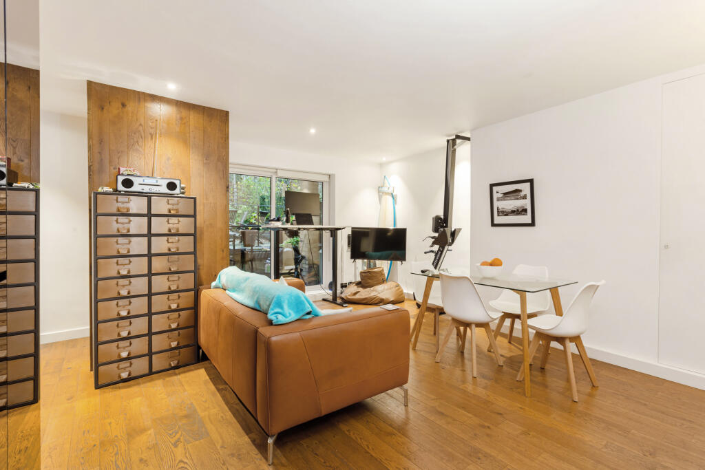 1, 49-50 Ainger Road