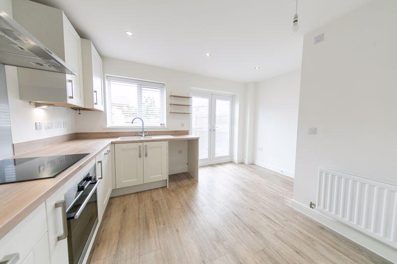 Kitchen &amp; dining space