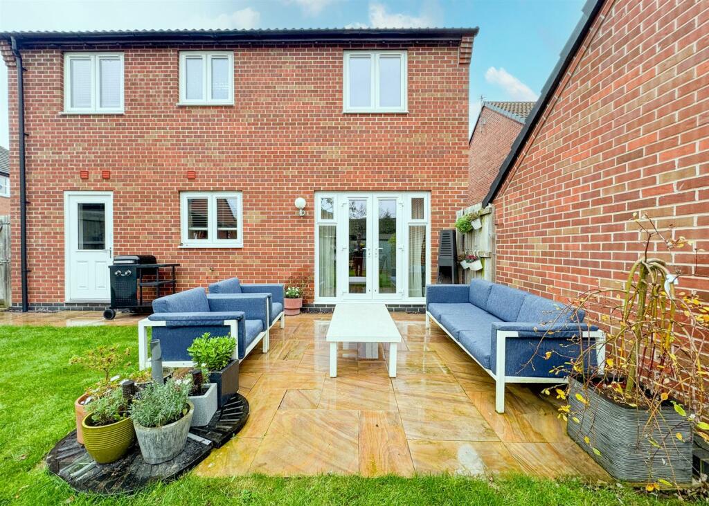 PATIO SEATING AREA