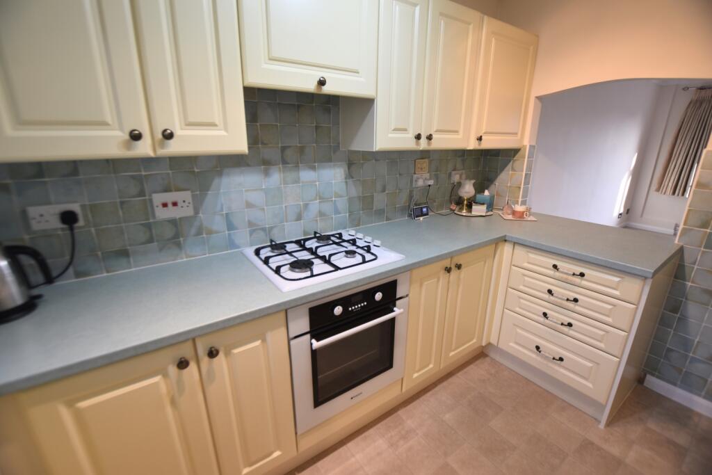 35 Friary Gardens kitchen 2