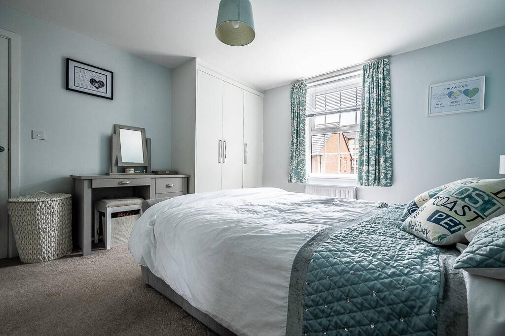 4 Celtic Close - ...