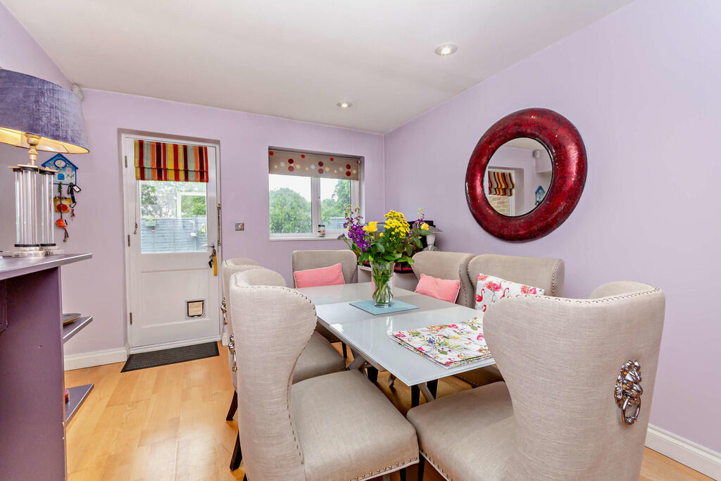 8650540-interior1...