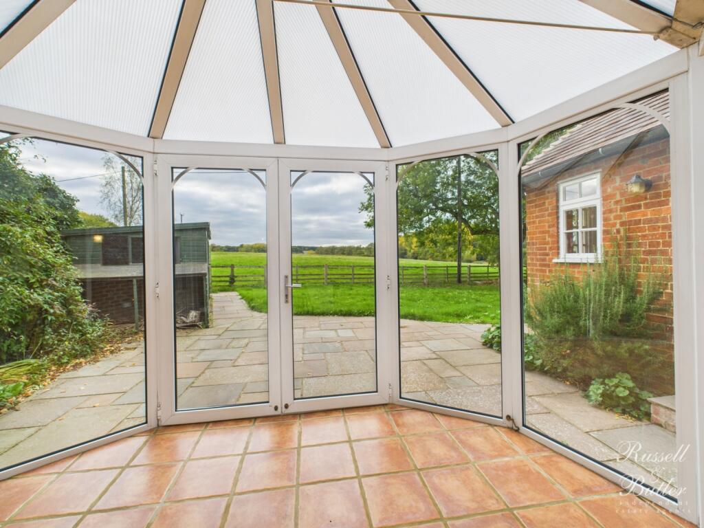 CAM02127G0-PR0350-STILL016