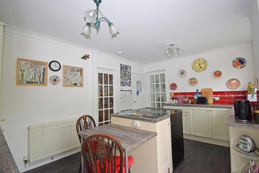 29 Old Station Road, kitchen b.jpg