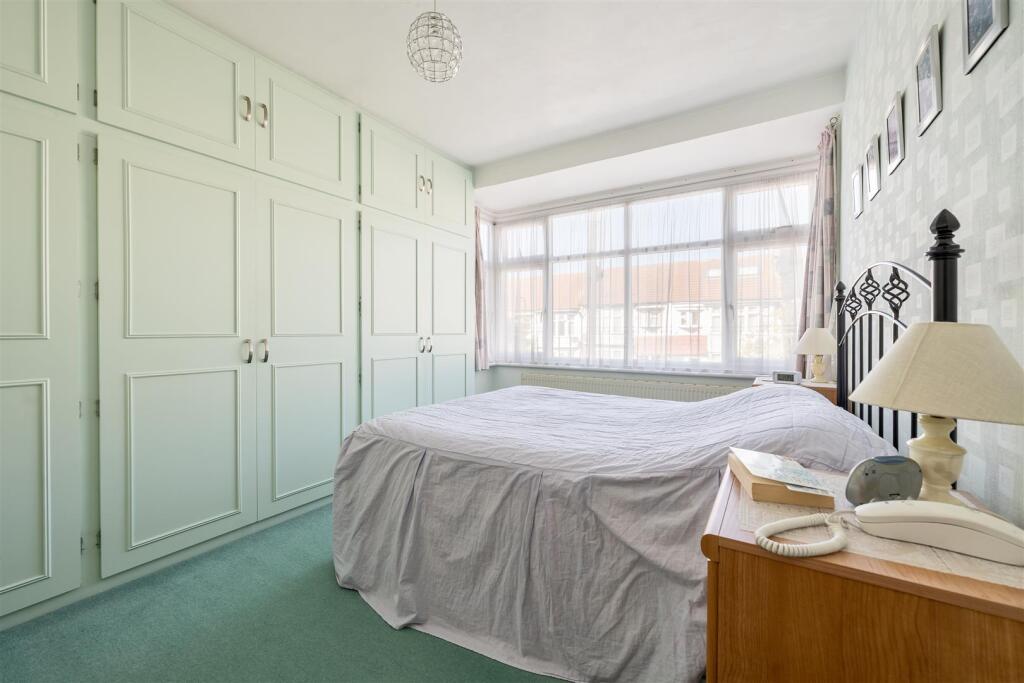 Larkswood Road E4
