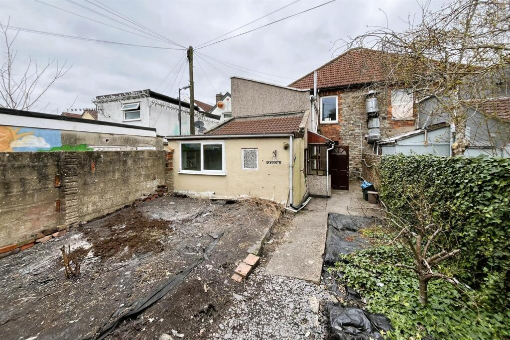 366 Two Mile Hill Road, St George, Bristol BS15 1A