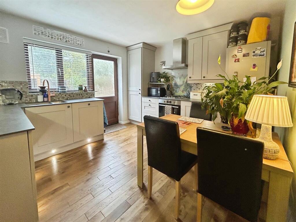 a5f962d2-9-4E8C-9779-F3DF2BAC5301-1542-0000010A521