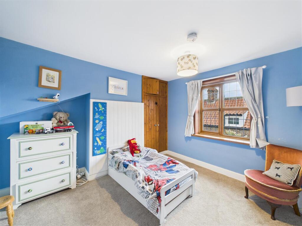 BEDROOM 2