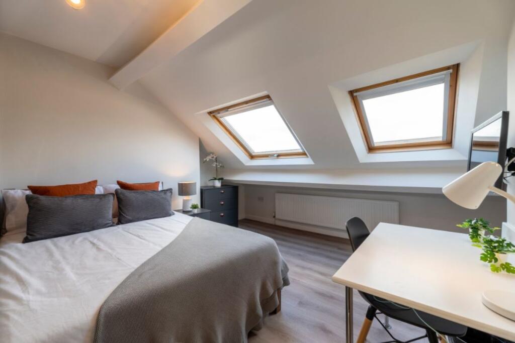 51WS - Bedroom