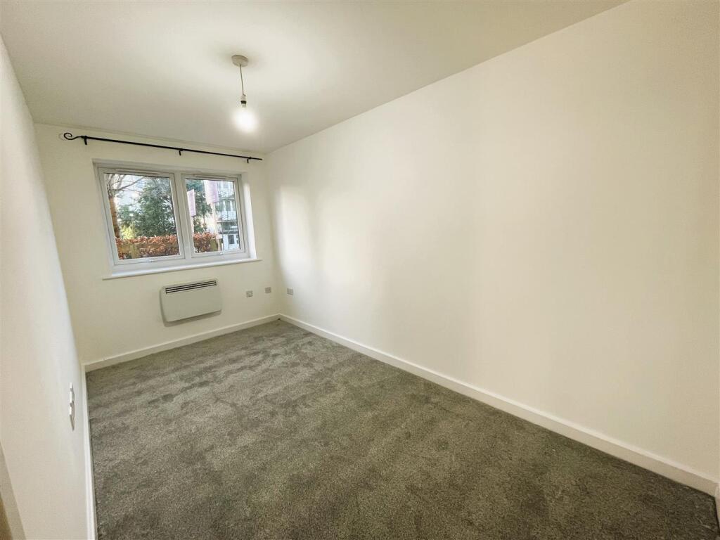 7 Simco Court bedroom 2.jpeg