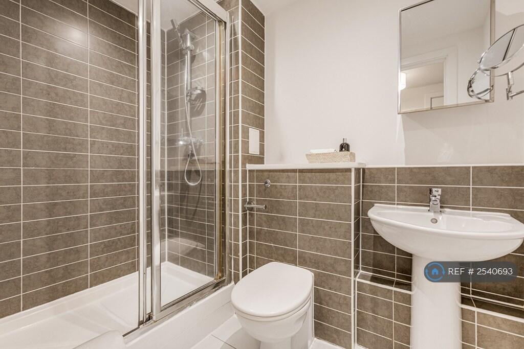 Family Bathroom Off Hall