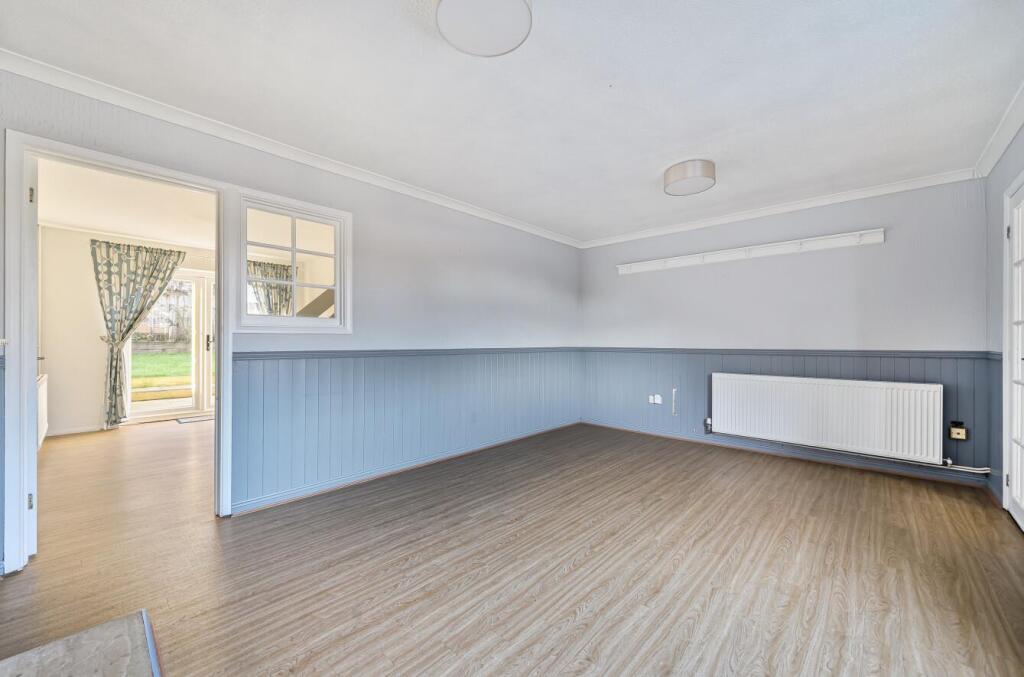31 Harmans Way, Weedon